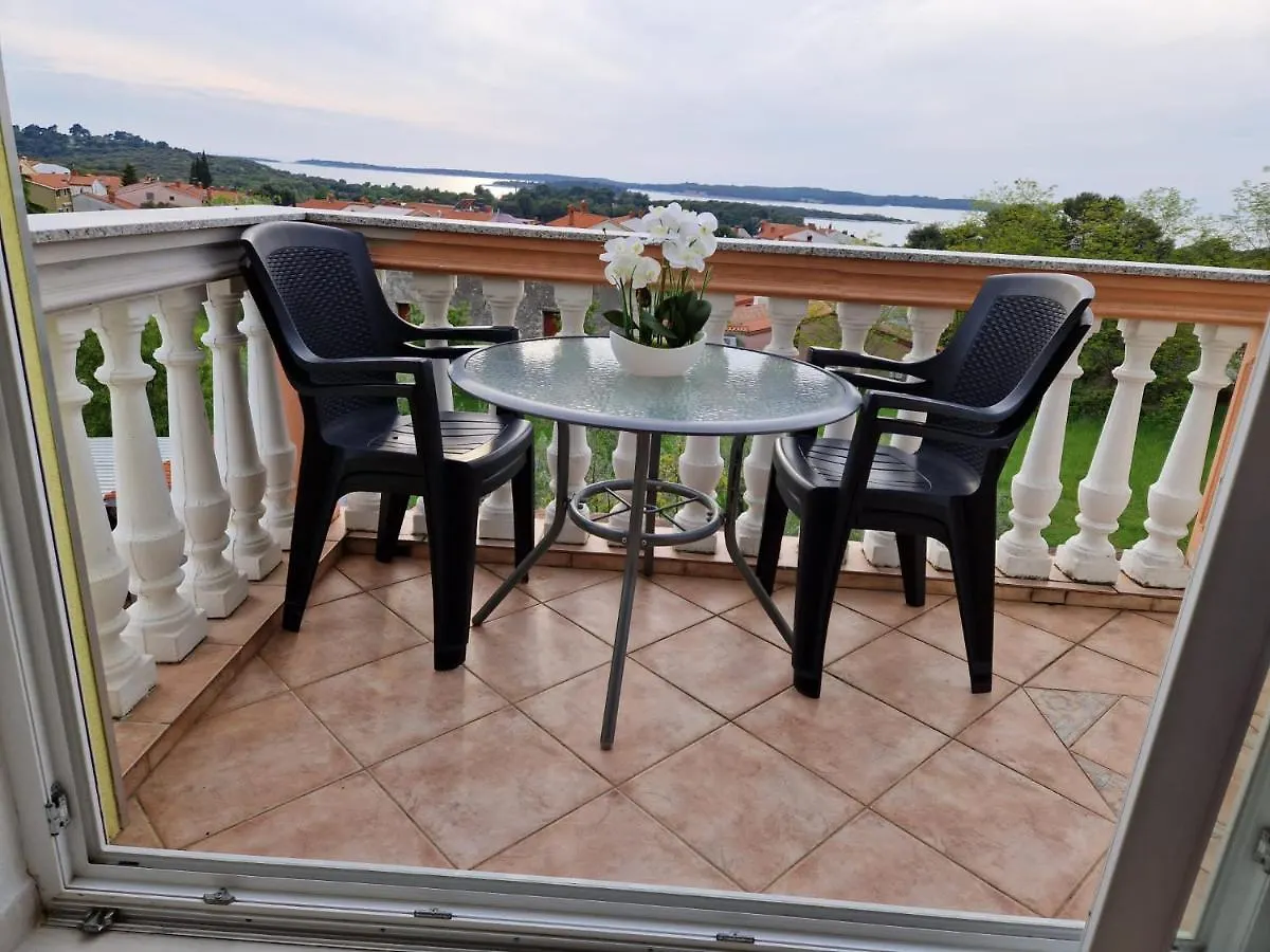 Apartment Vilic Пула